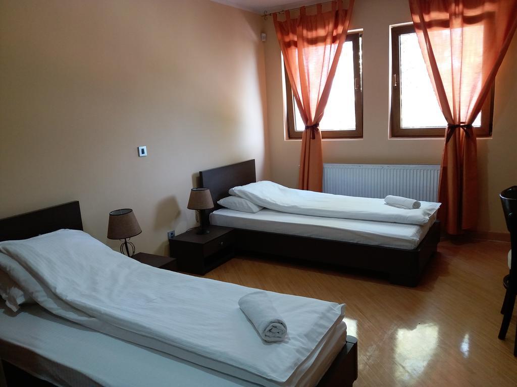 Hotel Vila Hayat Сараево Экстерьер фото