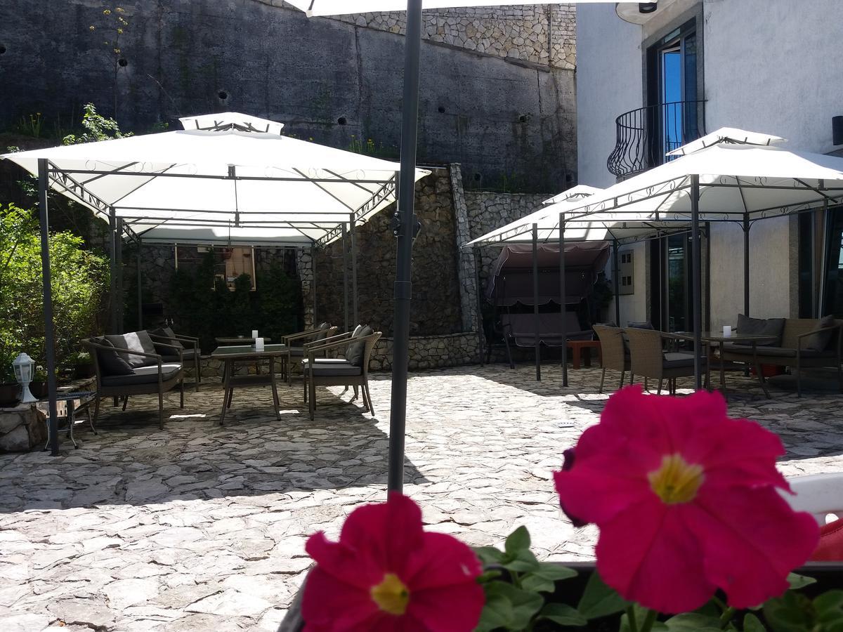Hotel Vila Hayat Сараево Экстерьер фото