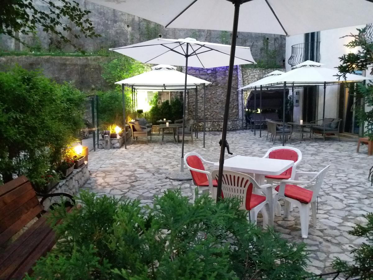 Hotel Vila Hayat Сараево Экстерьер фото